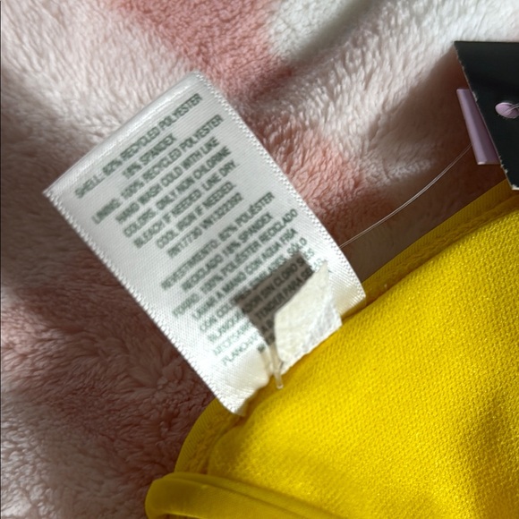 Vibrant Bikini Set with Floral Design - Picture 8 of 10